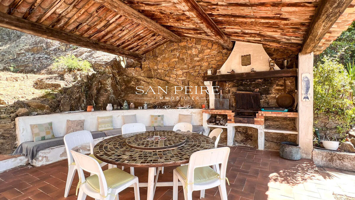 Maison à LES ISSAMBRES