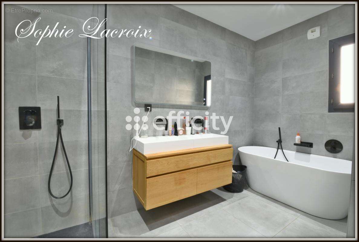 Maison à ROUSSILLON