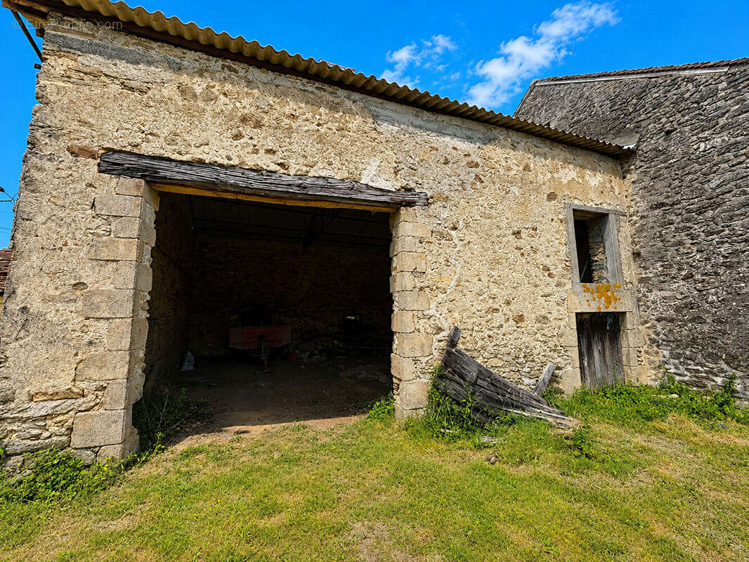 Maison à SAINT-HILAIRE-LA-TREILLE