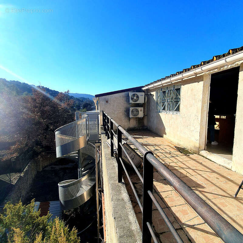 Commerce à SAINT-PAUL-LES-DURANCE