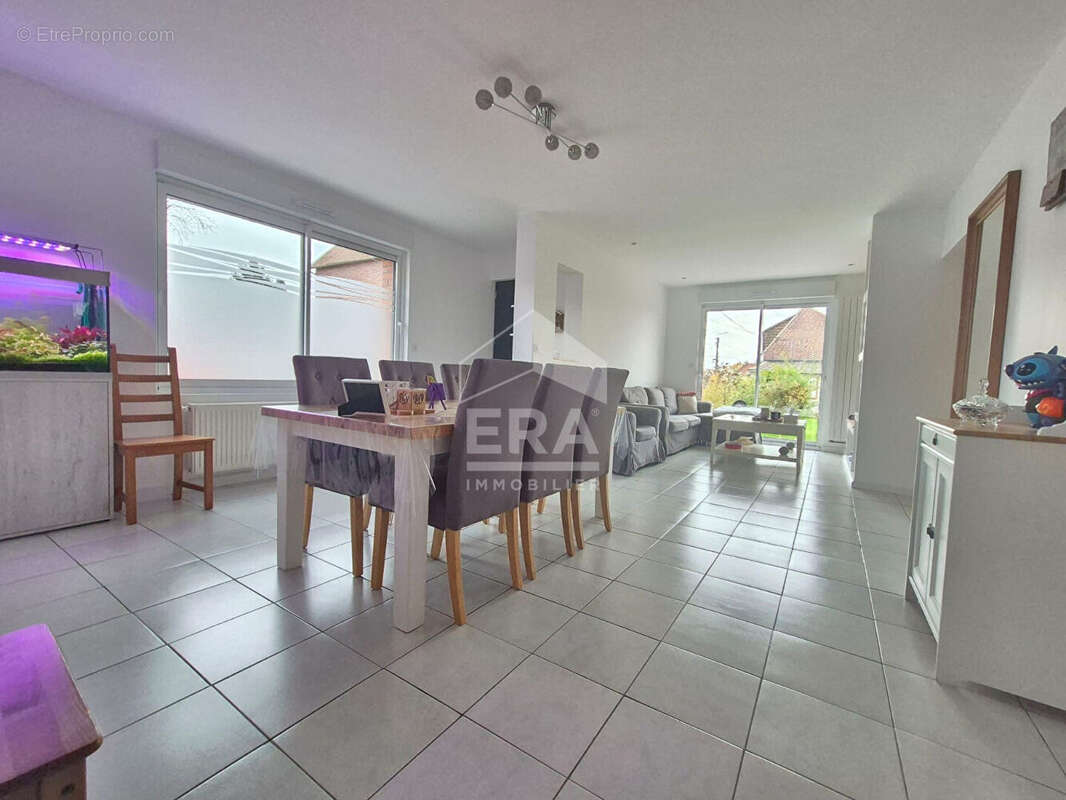 Maison à OSTRICOURT