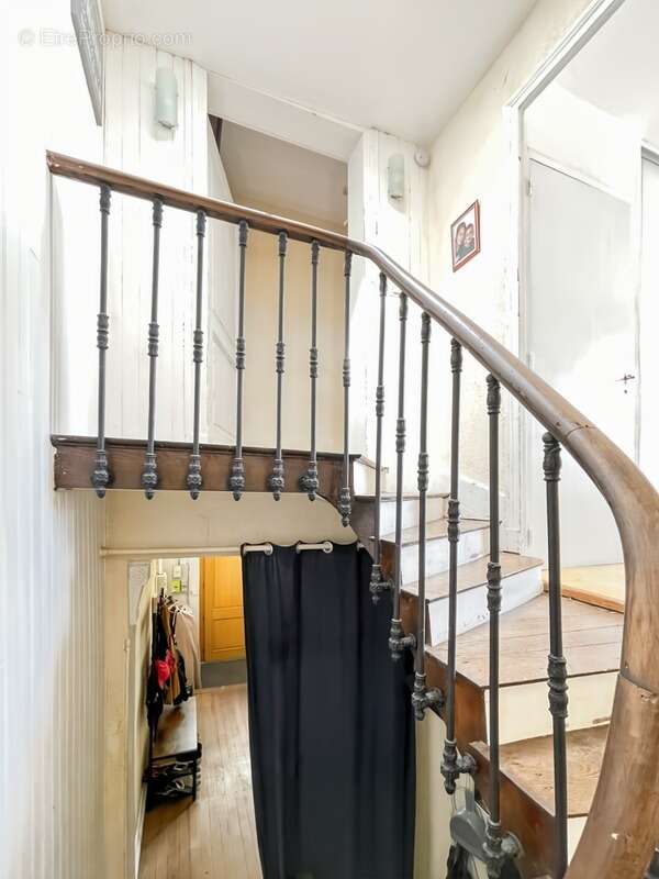 Maison à SAINT-MEDARD-DE-GUIZIERES