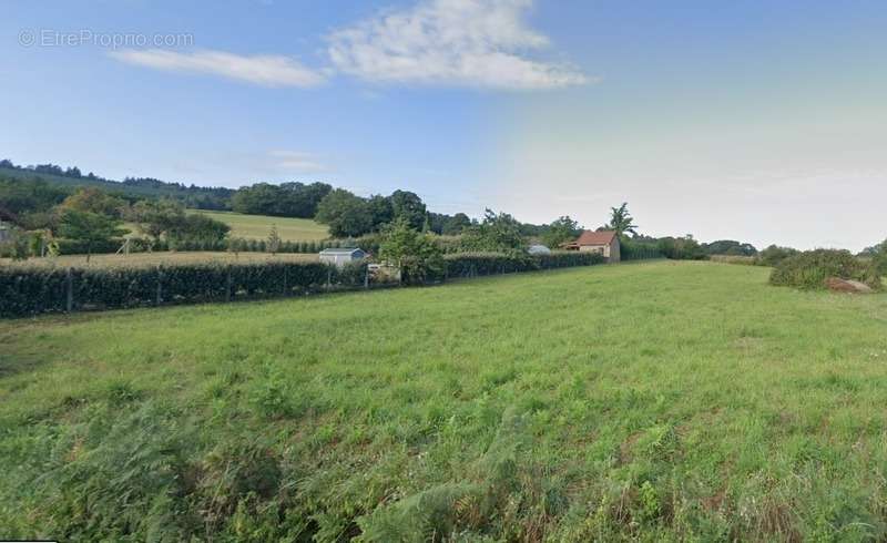 Terrain à SAINT-SULPICE-LE-DUNOIS