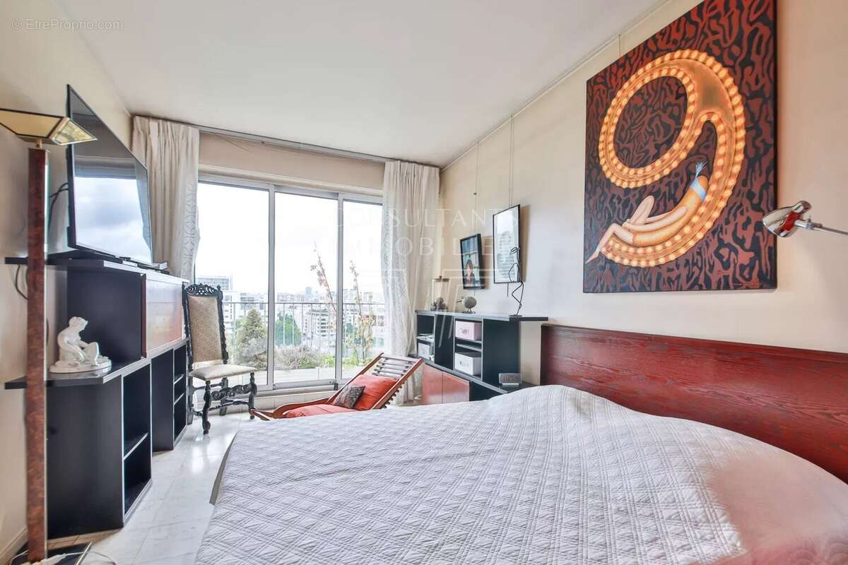 Appartement à PARIS-16E