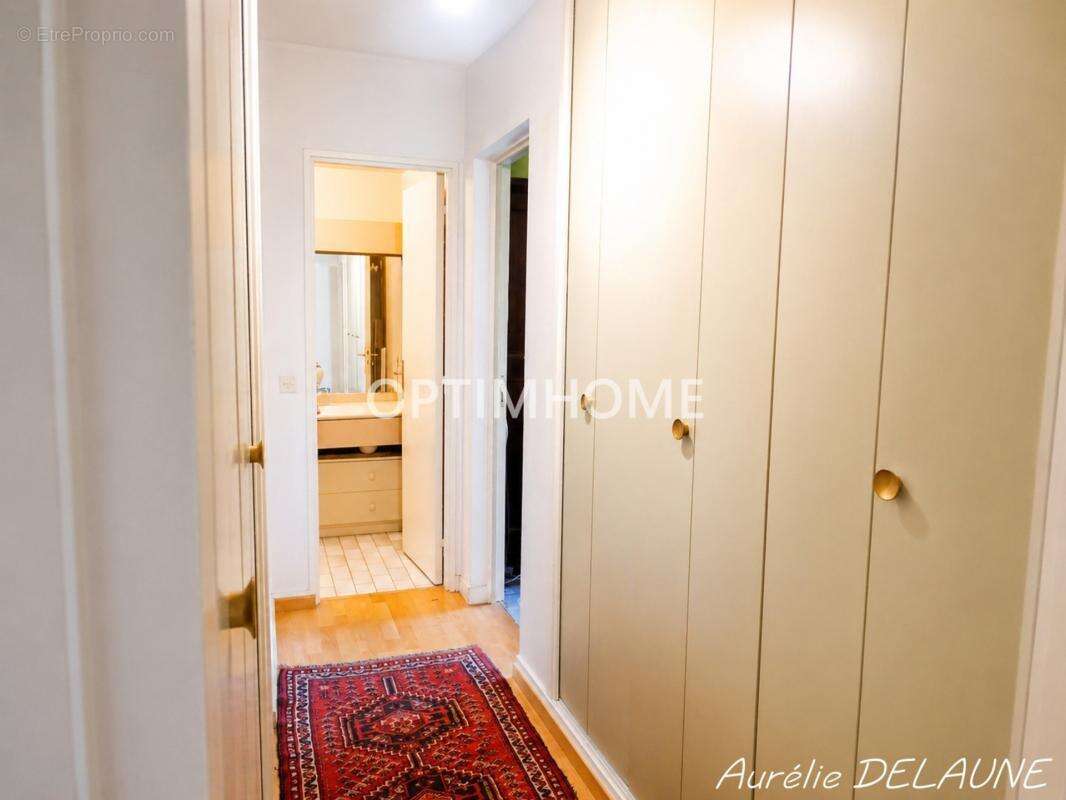 Appartement 92m2 - T4 - 2 chambres - Balcon - Cave - Box - Proche centre-ville et gare RER D - photo 5