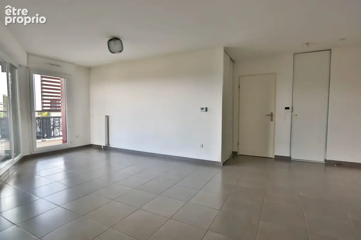 Appartement 65 m² à Romainville  - photo 2