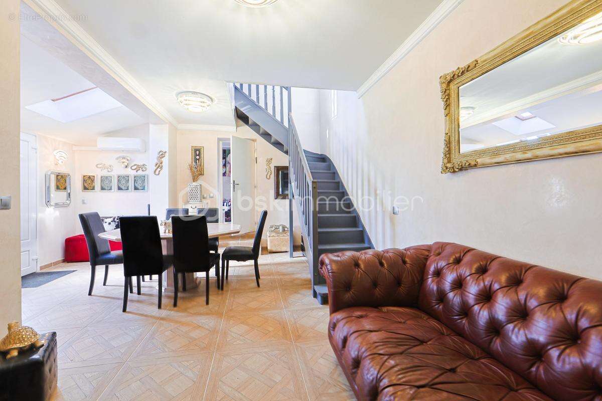 Maison à CRECY-LA-CHAPELLE