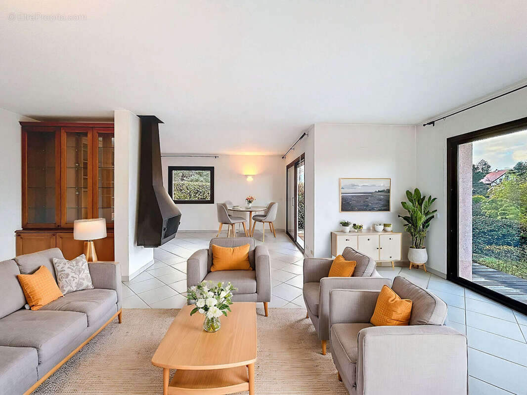 Maison à MENTHON-SAINT-BERNARD