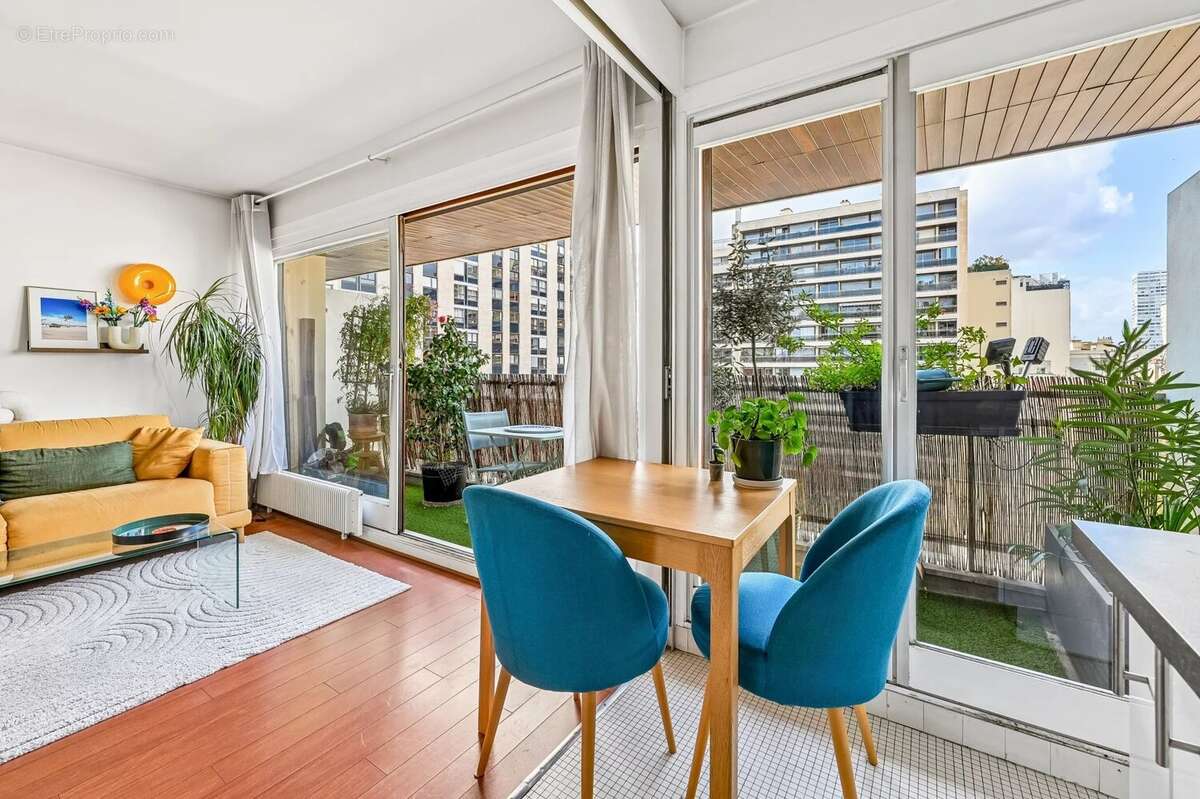 Appartement à PARIS-15E
