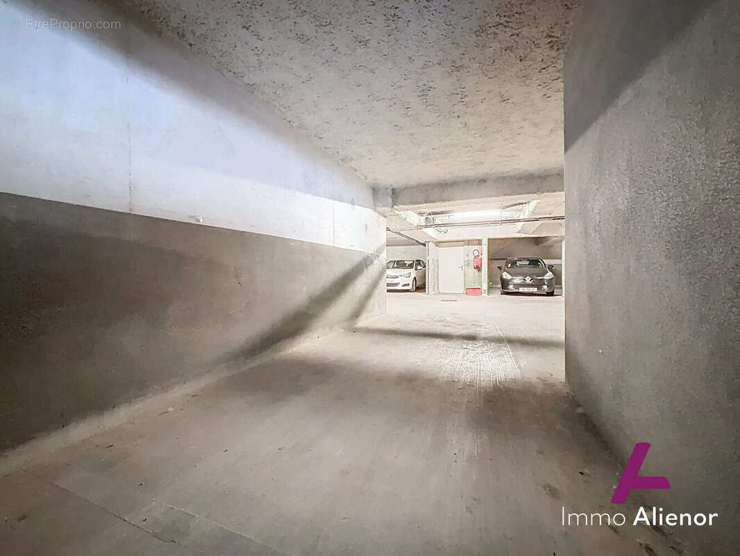 Parking à BORDEAUX