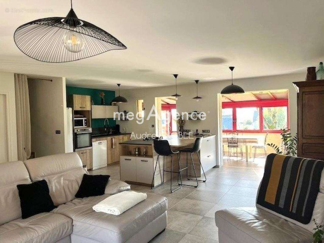 Maison à SOULAIRE-ET-BOURG