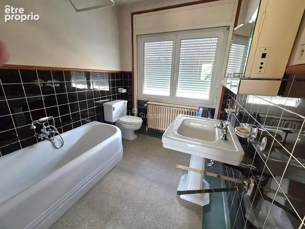 Appartement t5 111.1 m² 169000 euros - photo 4
