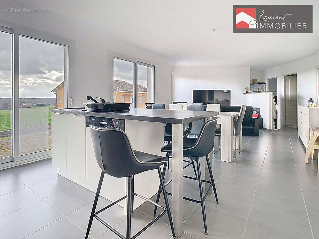 Maison à PONT-DE-VAUX