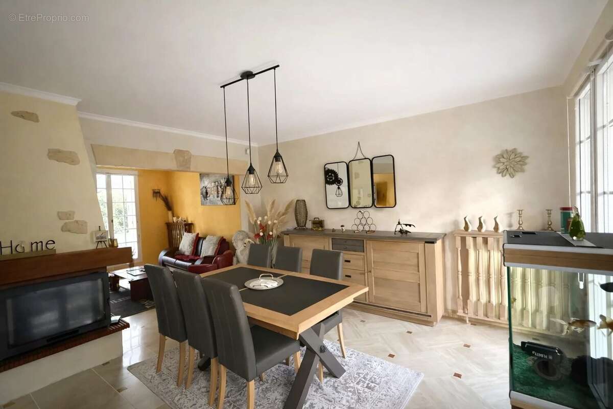 Maison à BREUX-JOUY