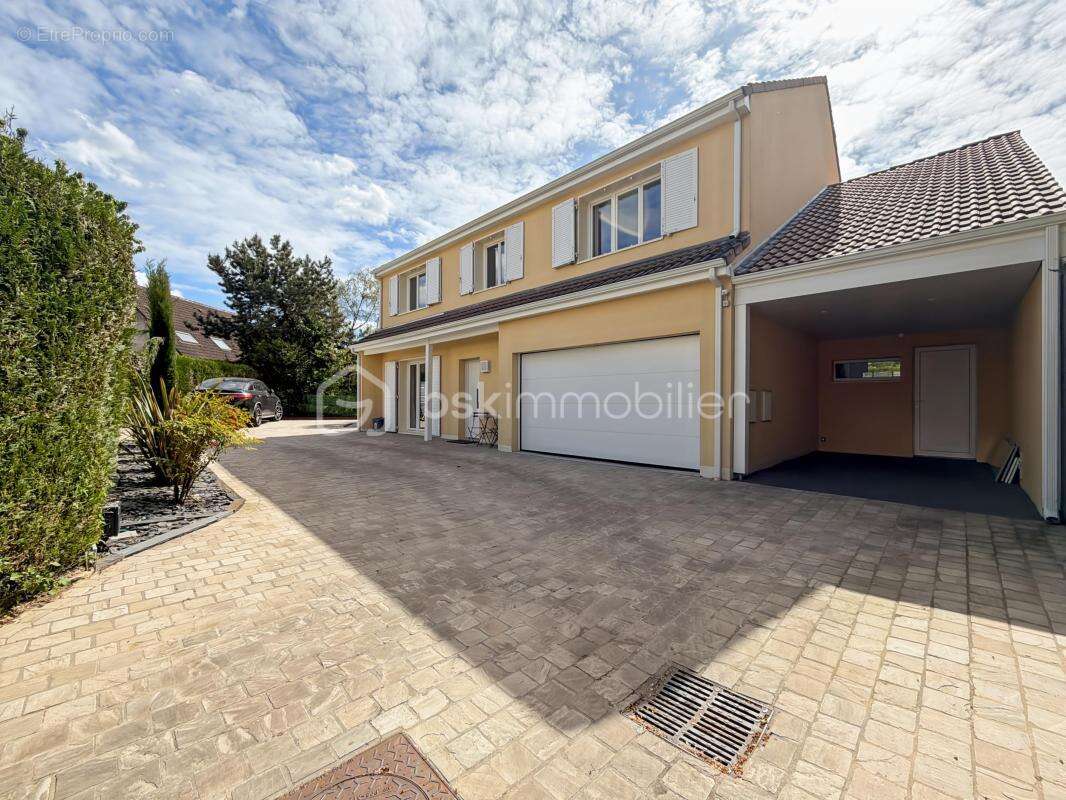 Découvrez cette rare maison avec piscine dans un cadre exceptionnel ! - photo 13