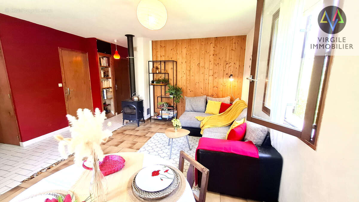 Maison avec terrasse, grand terrain, plage privative et fort potentiel à Rochejean - photo 11