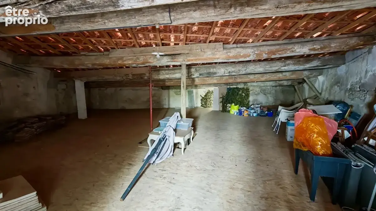 Superbe demeure de caractère de 187 m², rénovée avec des prestations haut de gamme, 5 chambres, patio avec bassin et vaste grang - photo 21