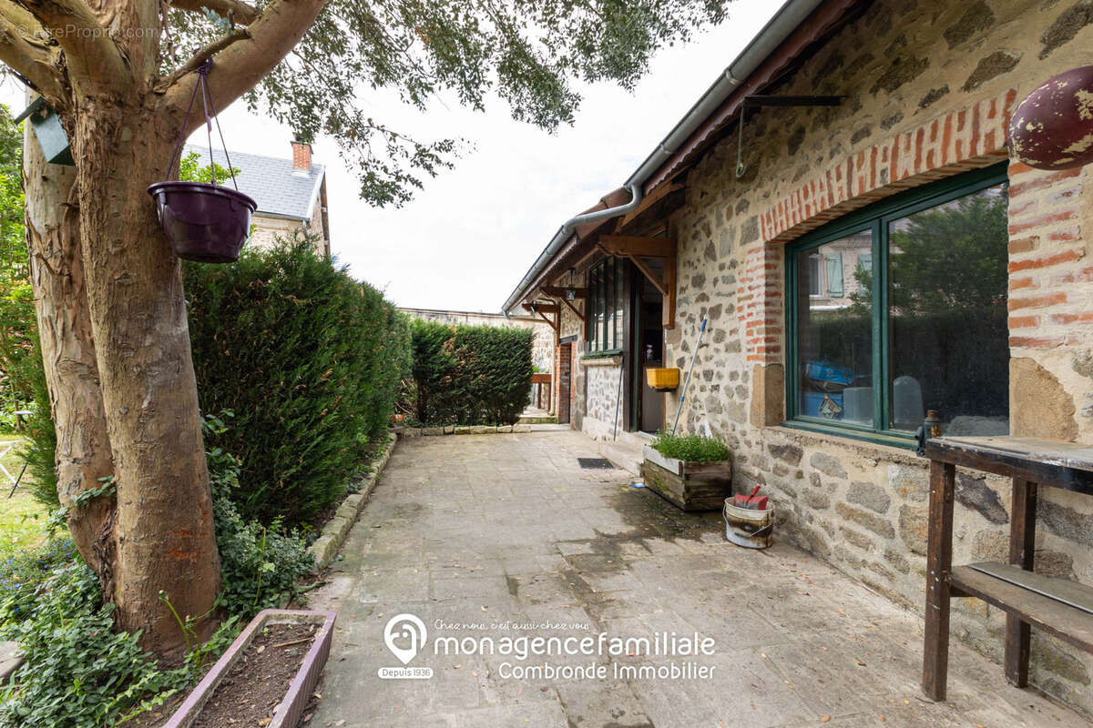 Maison à SAINT-PRIEST-DES-CHAMPS