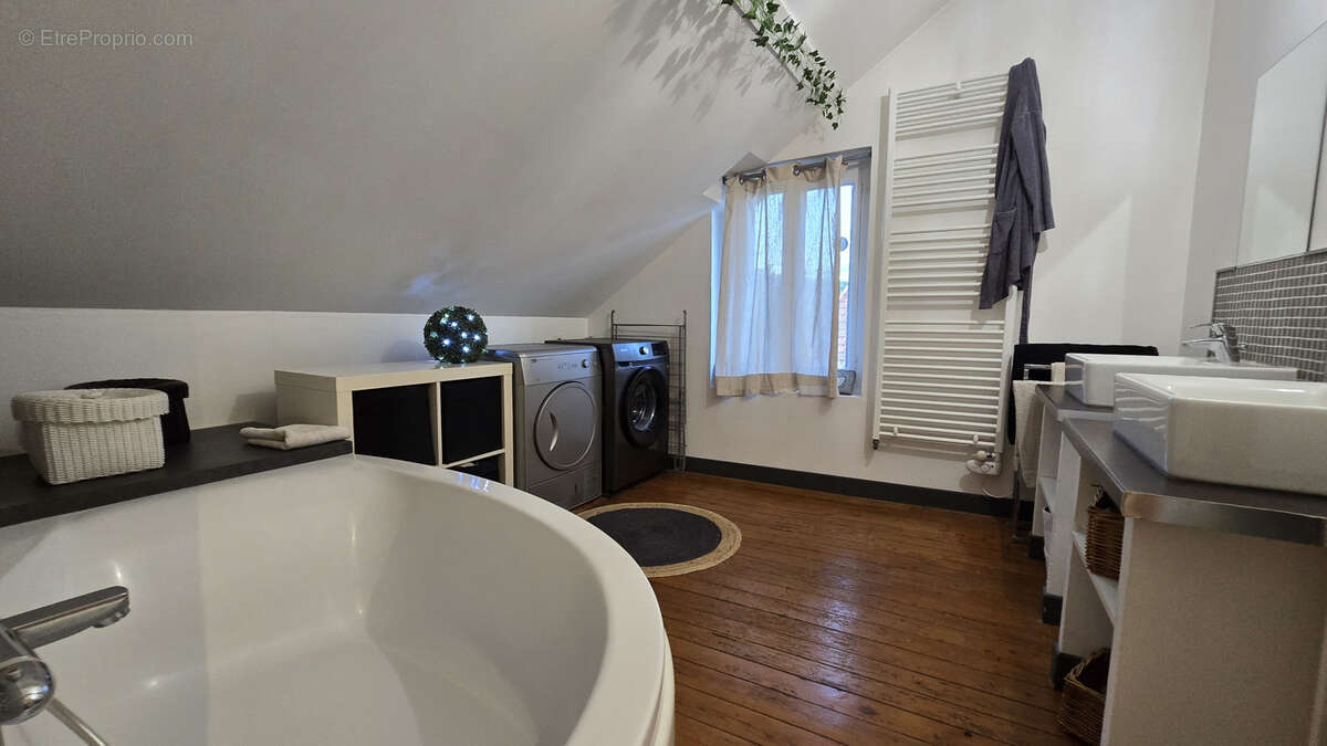 Appartement à AIX-LES-BAINS