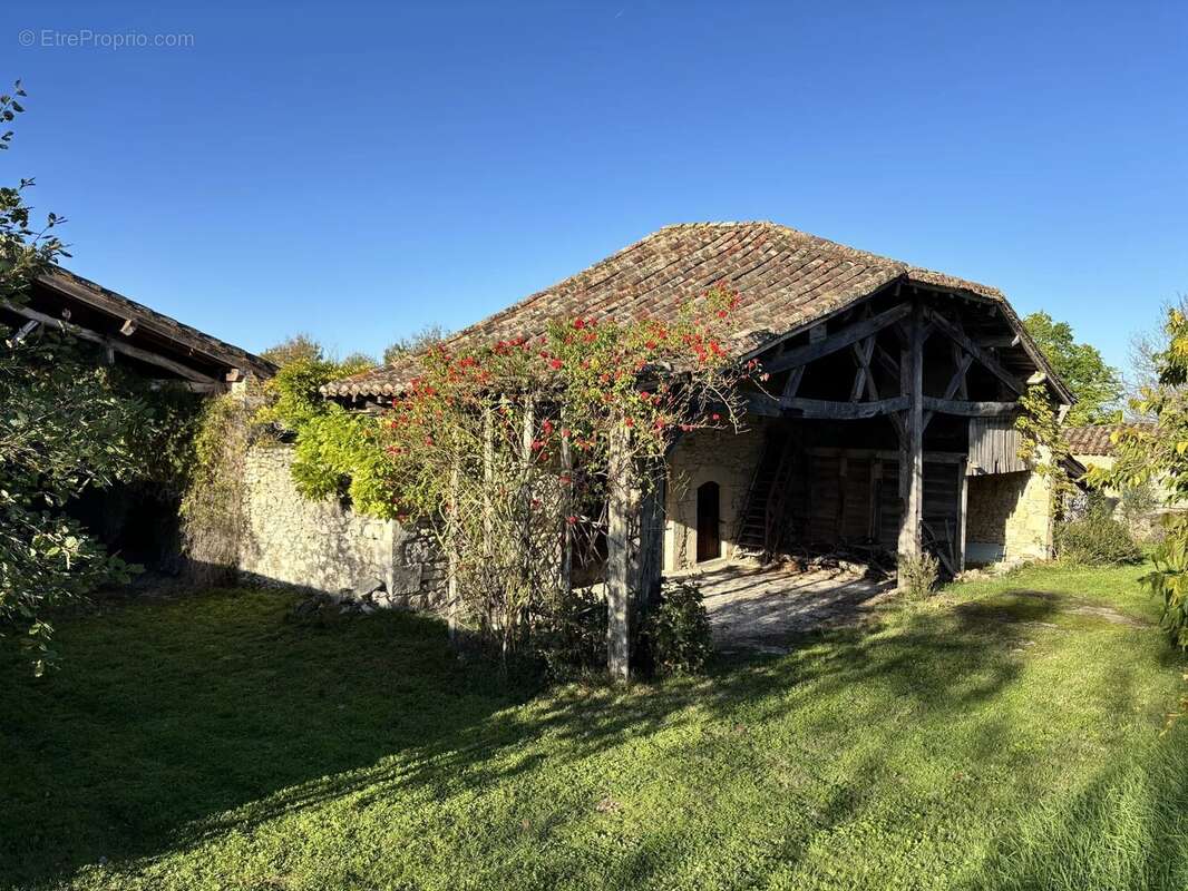 Maison à MONTAIGU-DE-QUERCY