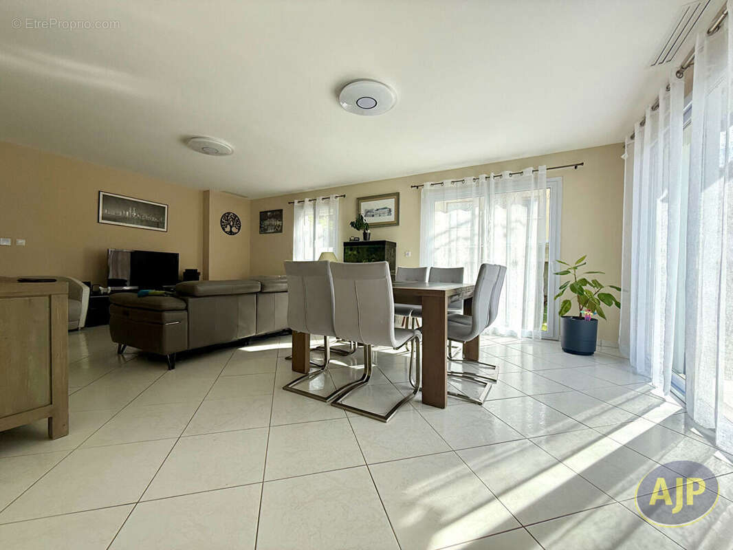 Maison à SAINT-LEGER-LES-VIGNES