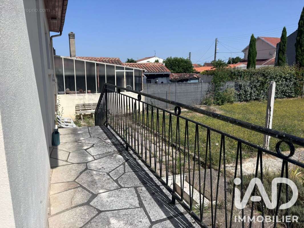 Maison 85 m² à Saintes  - photo 6