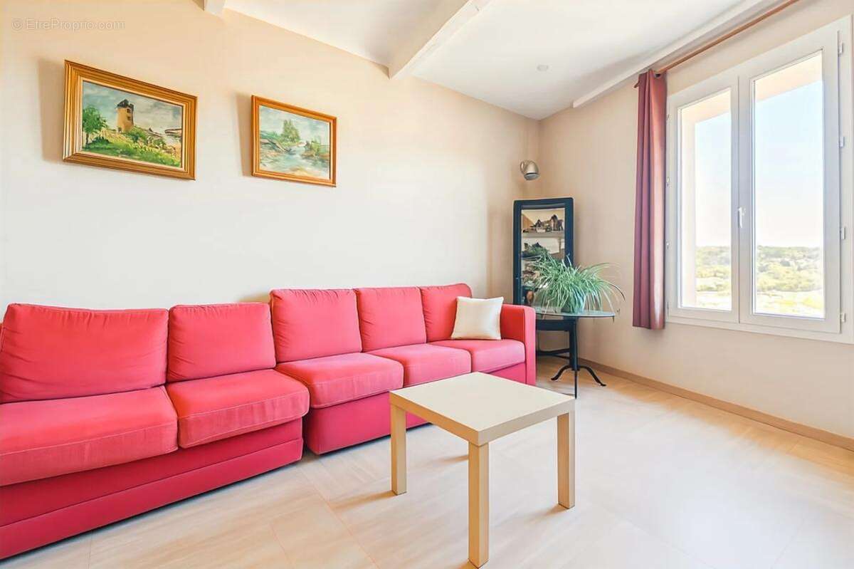 Maison à GINASSERVIS