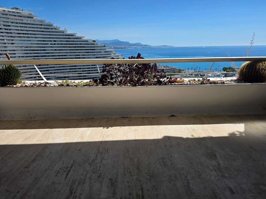 Appartement à VILLENEUVE-LOUBET