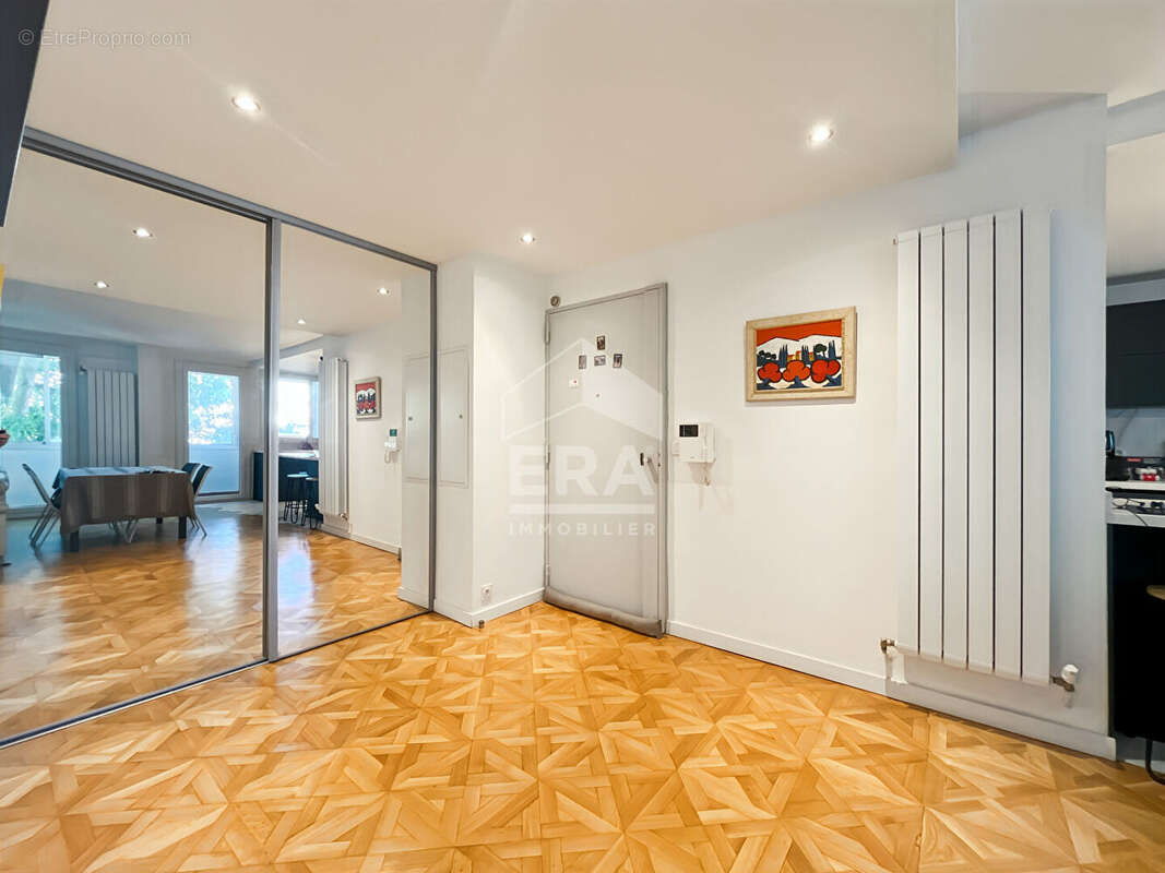 Appartement à MARSEILLE-4E