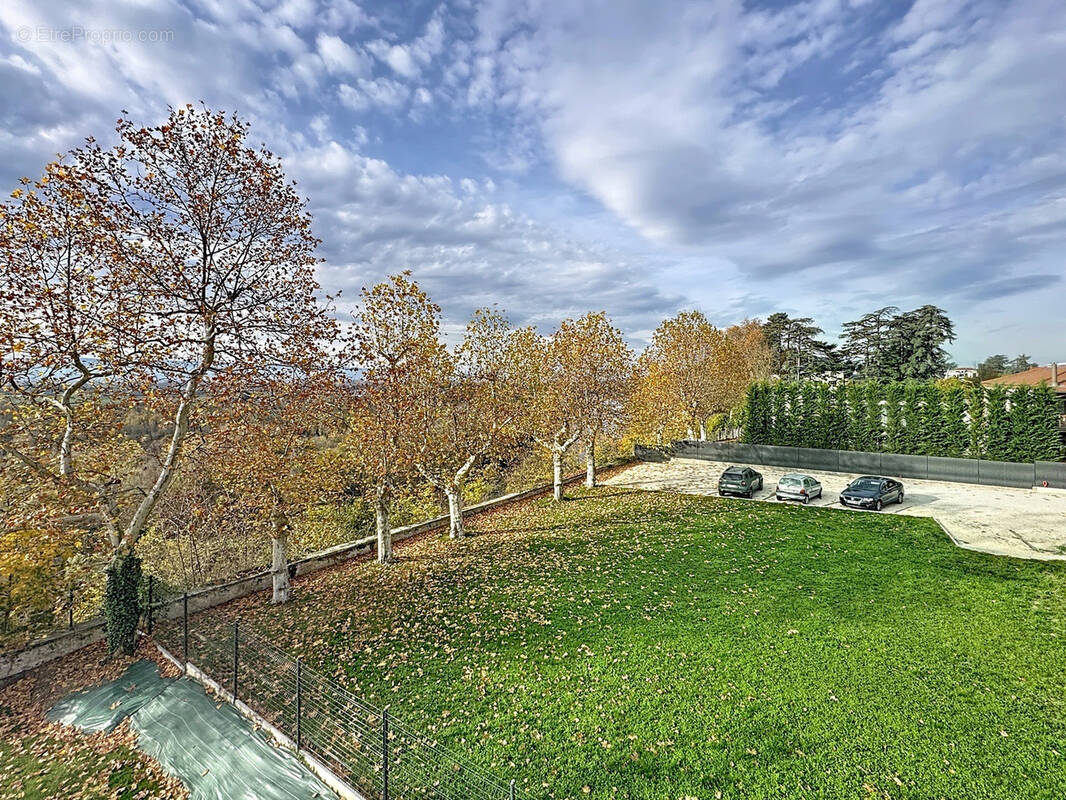 Appartement à VEAUCHE