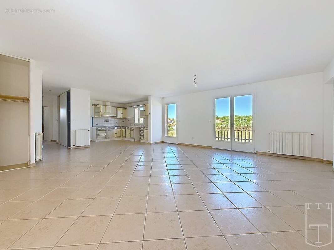 Proche centre RUOMS - Villa 3 chambres - 2 terrasses - photo 4