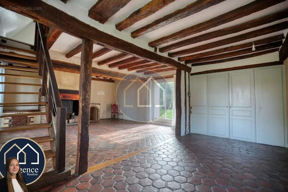 Maison à TREMBLAY-LES-VILLAGES