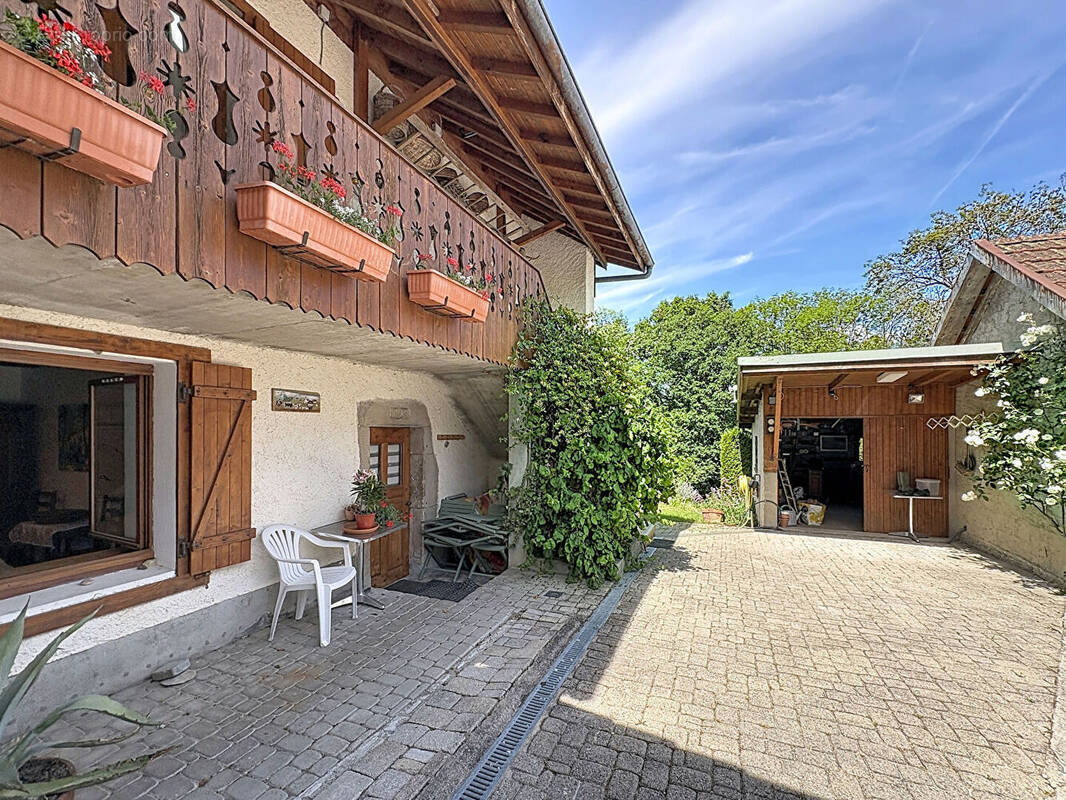 Maison à PERS-JUSSY