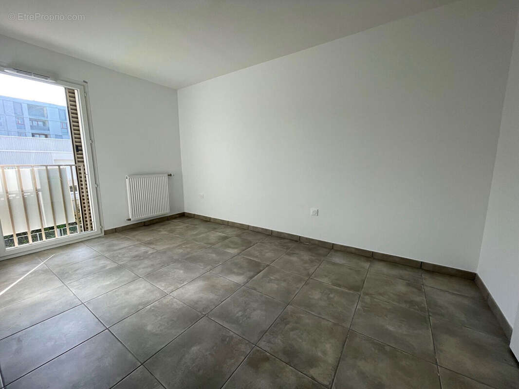 Appartement à BEAUZELLE