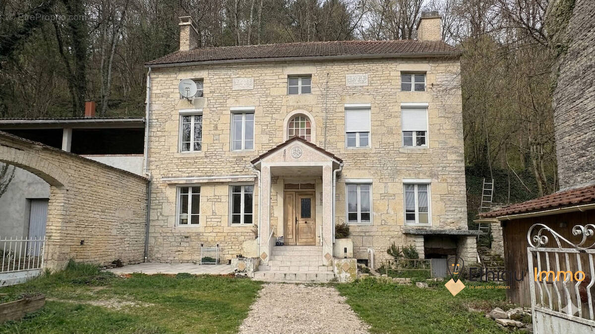 Maison à VERPILLIERES-SUR-OURCE