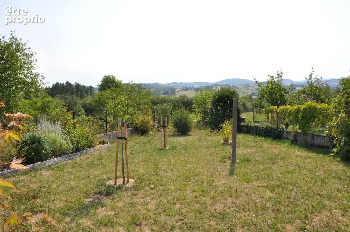 Belle maison rénovée en 2010, avec 2 chambres, terrain de 693 m2, louée 700 €/mois hors charges. - photo 3