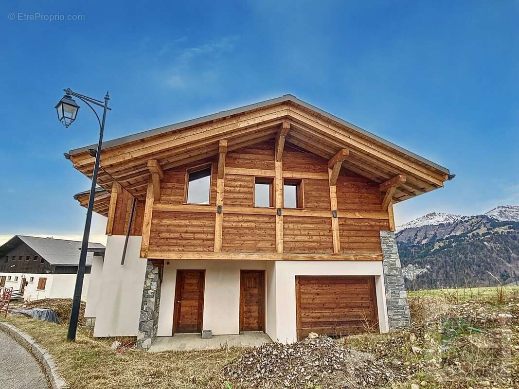 Chalet à l&#039;arrivée - Maison à CREST-VOLAND