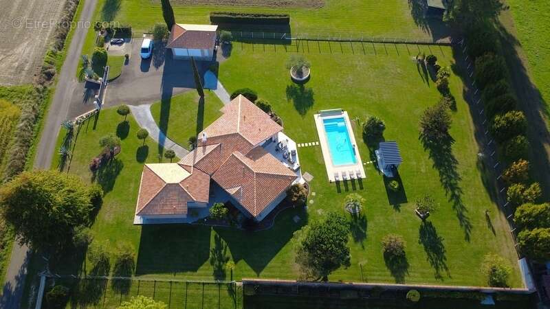 Maison contemporaine haut de gamme 203m2 avec piscine chauffée et double garage - photo 30