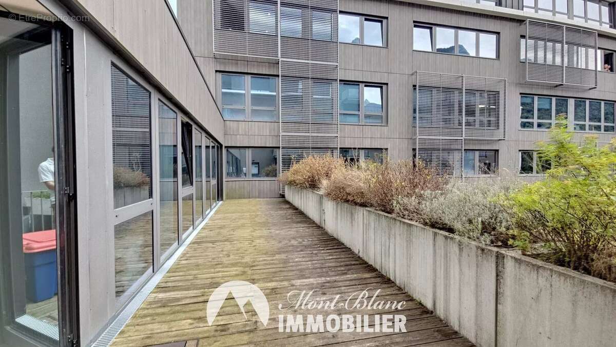Espace commercial moderne à Sallanches - photo 7