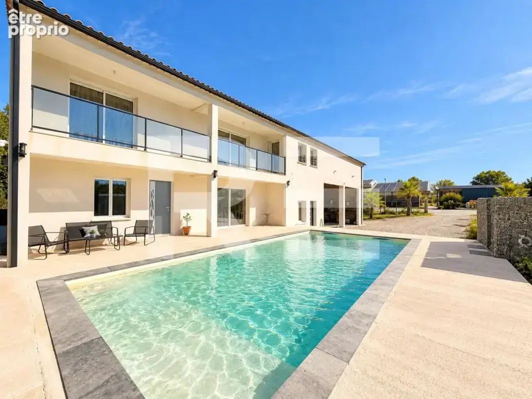 Maison 245 m² avec piscine – 7 chambres – Grand garage de 115 m² - photo 1