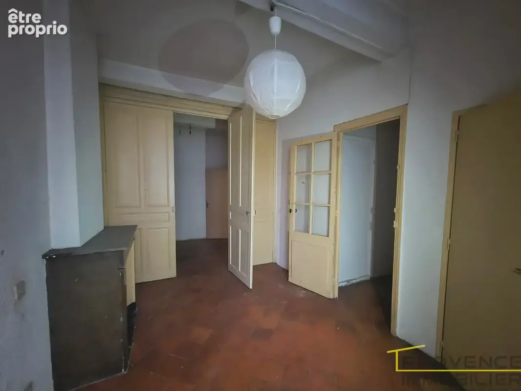 Immeuble de rapport avec local commercial + 2 appartements à vendre à Montélimar - photo 2