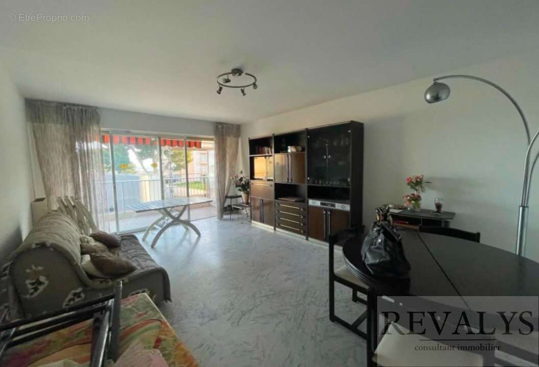 Appartement à SAINT-LAURENT-DU-VAR