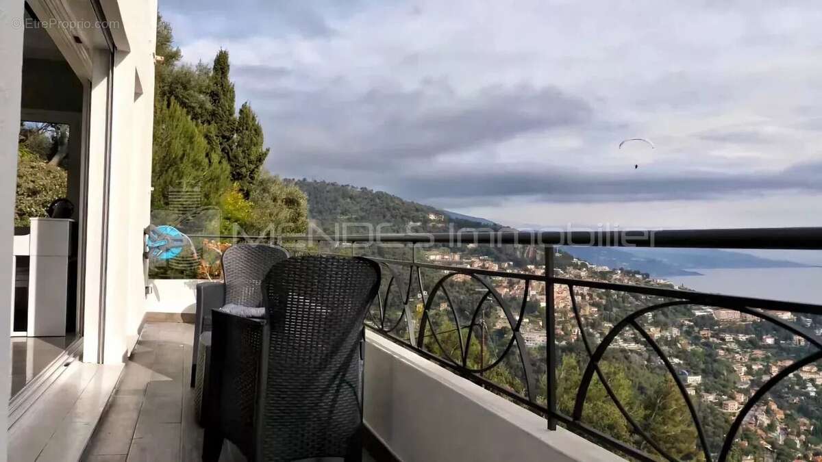 Appartement à ROQUEBRUNE-CAP-MARTIN
