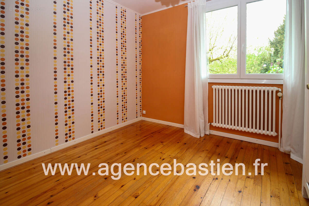 Maison à SAINT-GENIS-POUILLY