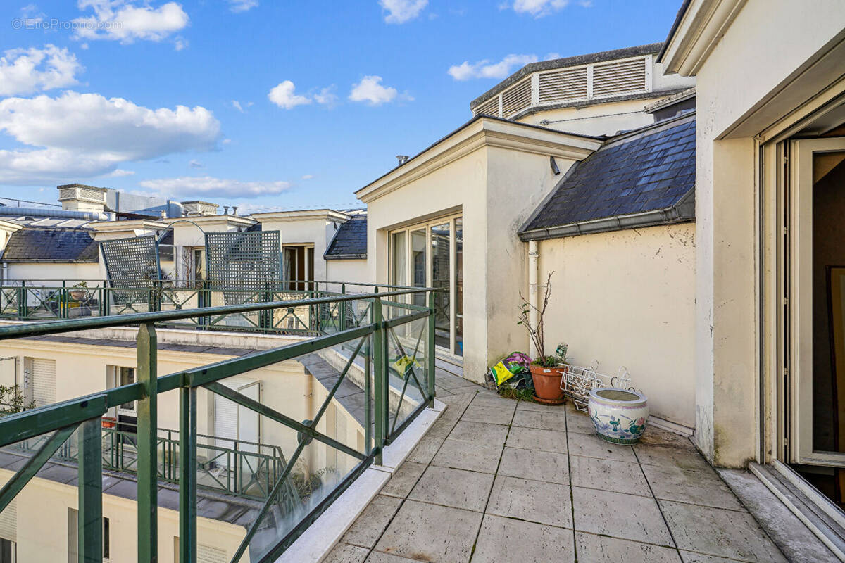 Appartement à PARIS-17E