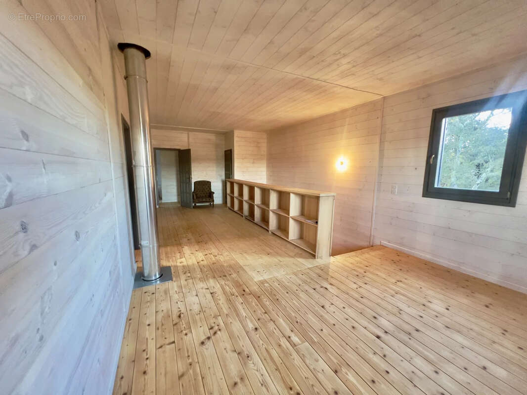 Bastide provençale de 230 m2 . En pleine nature à Châteauvert , Terrain de 1 hectare avec vue panoramique - photo 10