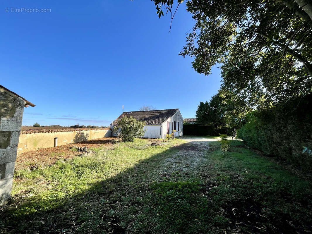 Maison à SAINT-PORCHAIRE