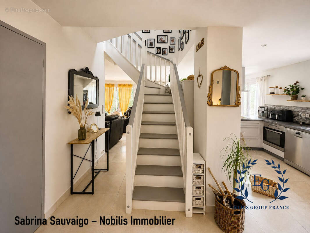Maison 98 m² à Camps-La-Source  - photo 8