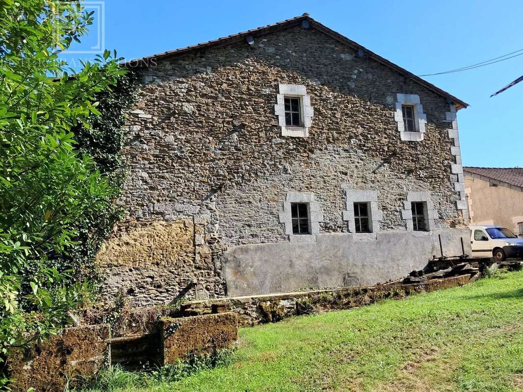Maison à SAINT-MARTIAL-DE-VALETTE