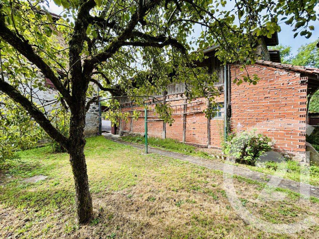 Maison à SAINT-LAURENT-SUR-GORRE